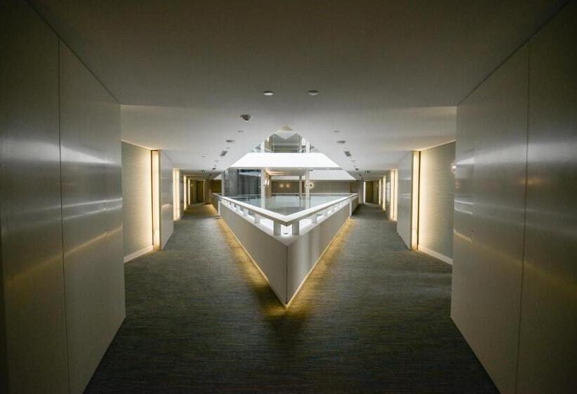 غرفة قياسية إطلالة جانبية علي البحر, The Grand