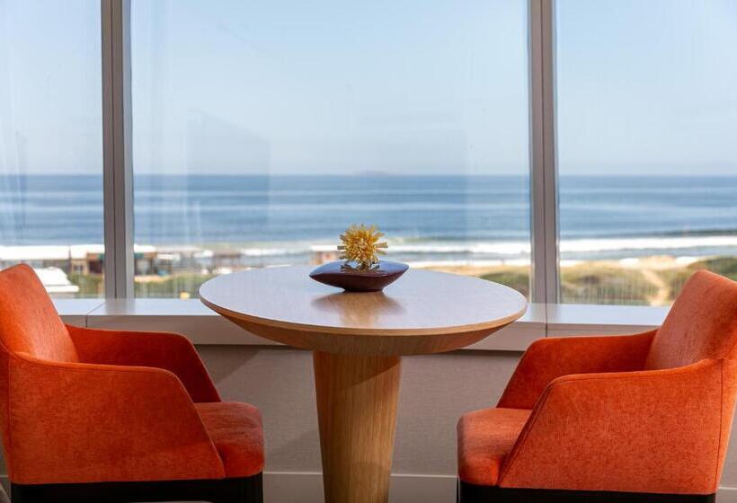 غرفة ديلوكس مطلّة علي البحر, The Grand