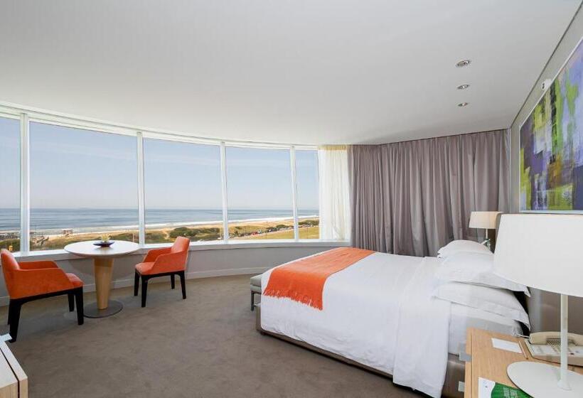 غرفة ديلوكس مطلّة علي البحر, The Grand