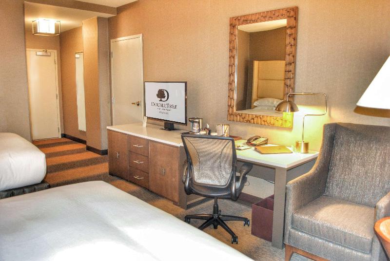 غرفة ديلوكس مطلّة علي البحر, The Grand