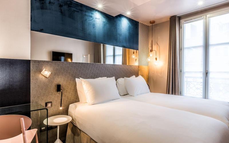 غرفة ديلوكس مطلّة علي البحر, The Grand