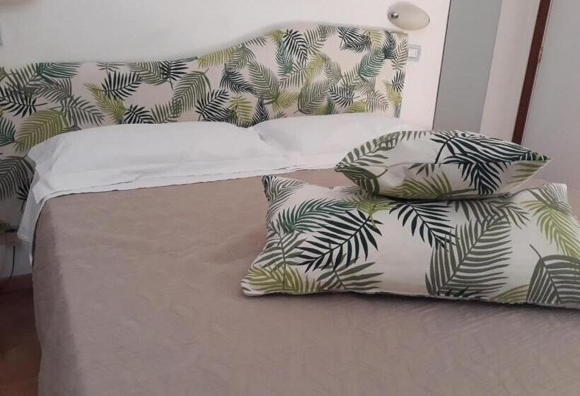 标准三人间, Tirrenia