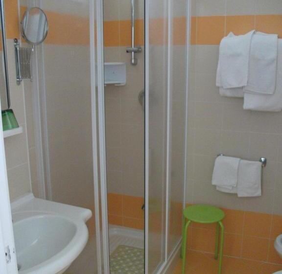 四人标准间, Tirrenia