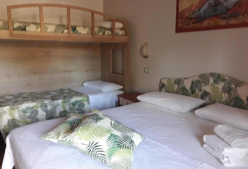 四人标准间, Tirrenia