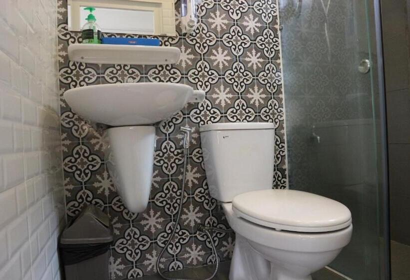 تختخواب در اتاق مشترک, Long Hostel