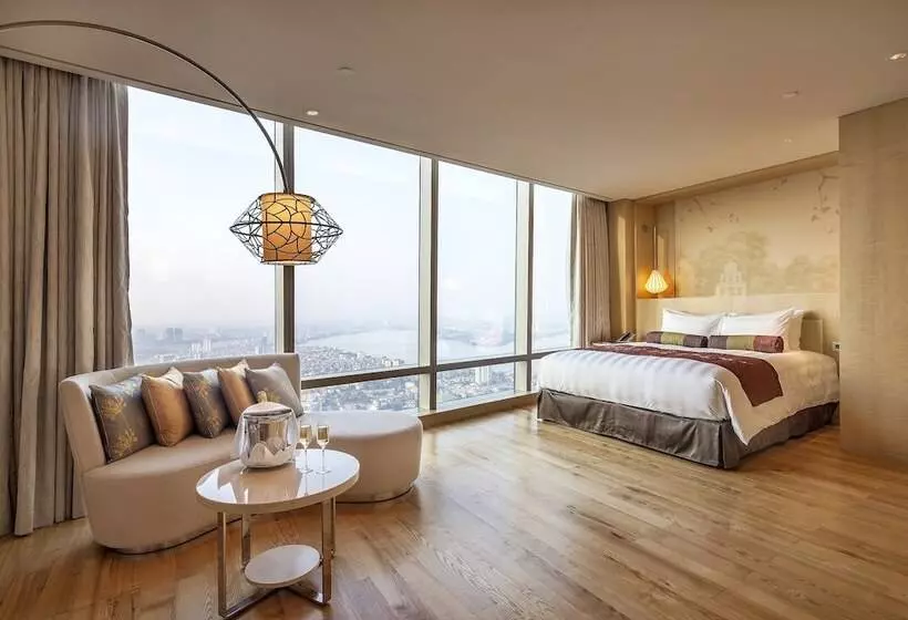 Club Room King Bed, Lotte Hotel Hanoi