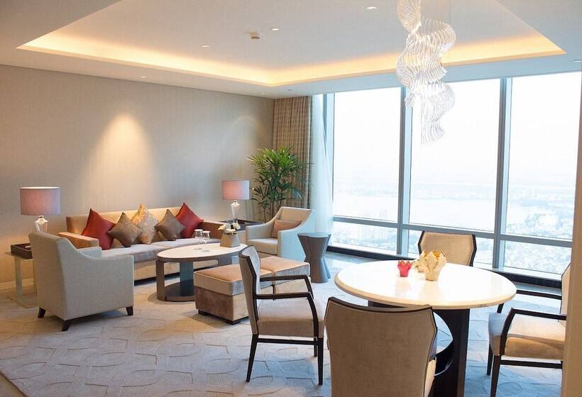 سوئیت پریمیوم, Lotte Hotel Hanoi