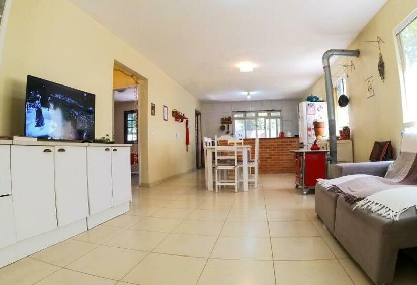 سوییت خانوادگی, Casa Familiar Estaleiro