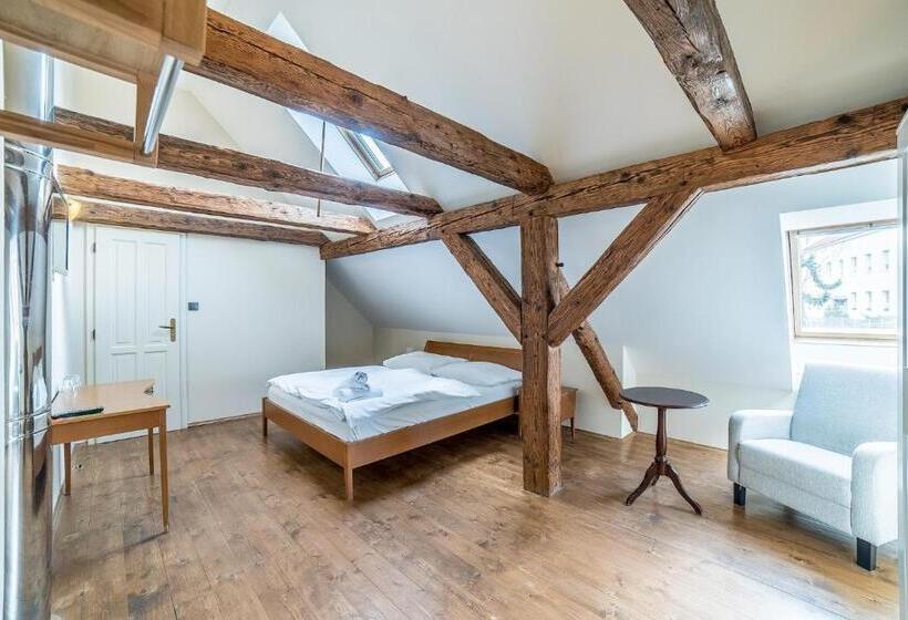 标准工作室, Antonio Residence