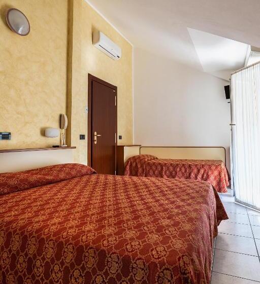 Pokój Trzyosobowy Standard z Balkonem, Zanella