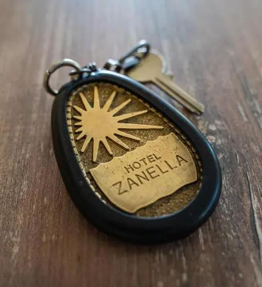 Perhehuone, Zanella
