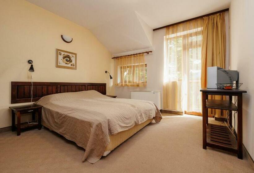 Family Suite, конна база и къща за гости дворене