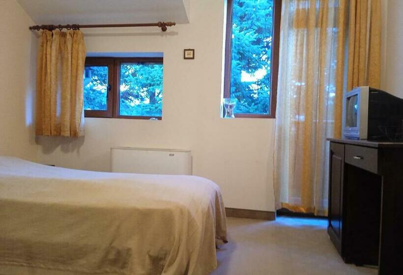 סוויטה משפחתית, конна база и къща за гости дворене