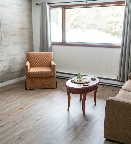 جناح, Cuyuna Lakes Stay