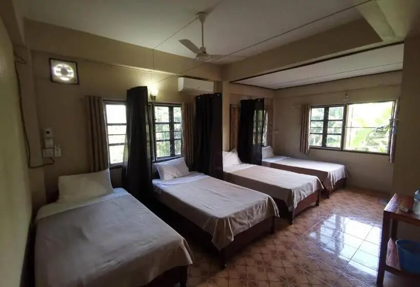 اتاق استاندارد چهار تخته, Manilath Guesthouse