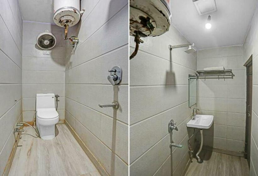 トリプルクラシックルーム, Metro View Near Adarsh Nagar Delhi Metro Station