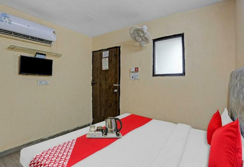 トリプルクラシックルーム, Metro View Near Adarsh Nagar Delhi Metro Station