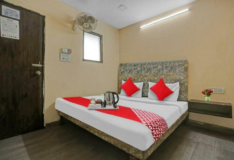 トリプルクラシックルーム, Metro View Near Adarsh Nagar Delhi Metro Station