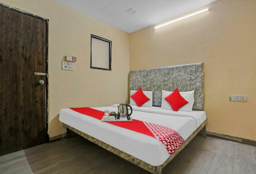 トリプルクラシックルーム, Metro View Near Adarsh Nagar Delhi Metro Station