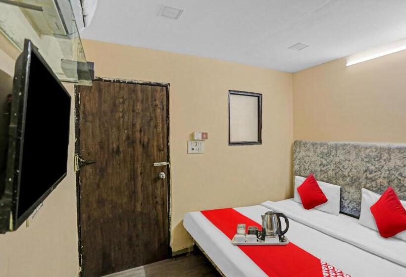 トリプルクラシックルーム, Metro View Near Adarsh Nagar Delhi Metro Station