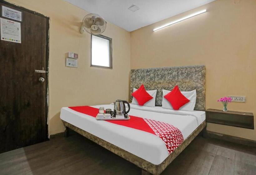 トリプルクラシックルーム, Metro View Near Adarsh Nagar Delhi Metro Station