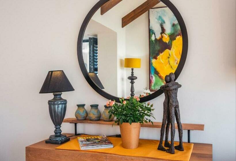 اتاق سوپریور با تخت بزرگ, Boutique Ocean Views   Incorporating Wendy S