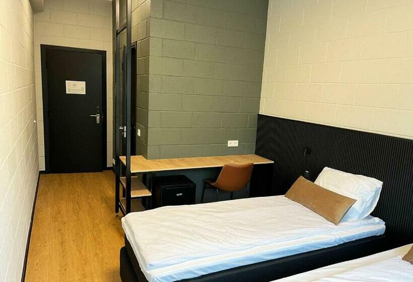 اتاق استاندارد, Ring Sport Hostel