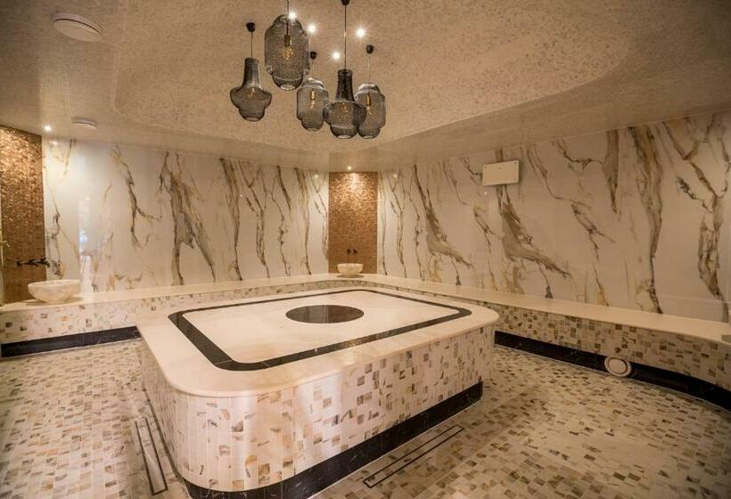 اتاق استاندارد چهارنفره با سرویس بهداشتی مشترک, Ring Sport Hostel