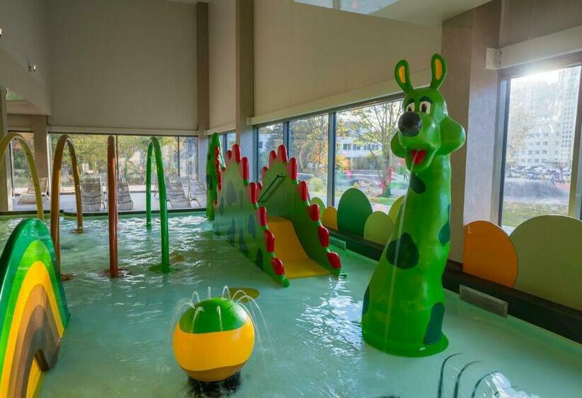 اتاق استاندارد چهارنفره با سرویس بهداشتی مشترک, Ring Sport Hostel