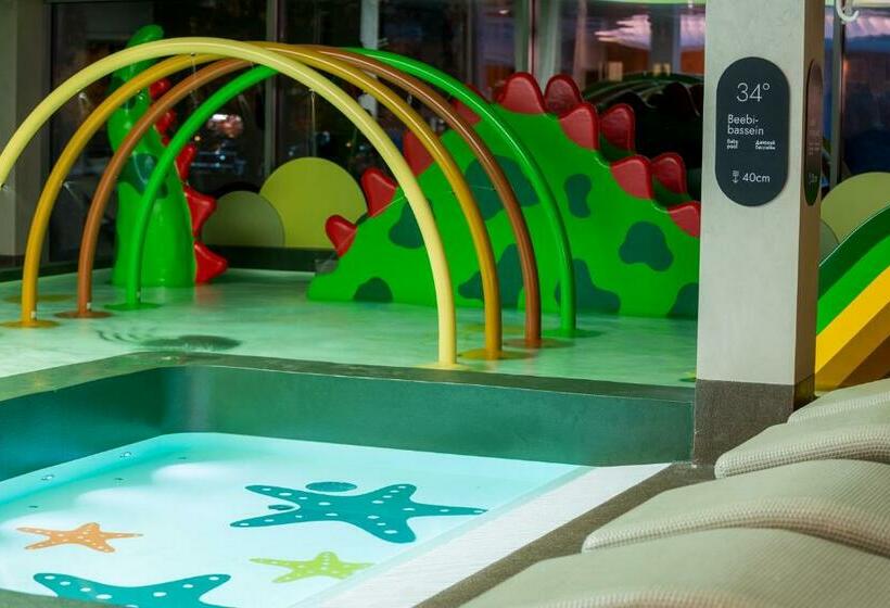 اتاق استاندارد چهارنفره با سرویس بهداشتی مشترک, Ring Sport Hostel