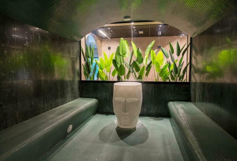 اتاق استاندارد چهارنفره با سرویس بهداشتی مشترک, Ring Sport Hostel