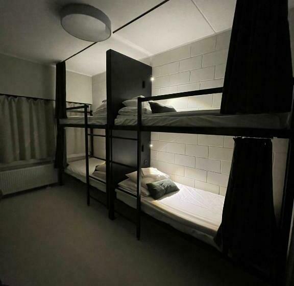 اتاق استاندارد چهارنفره با سرویس بهداشتی مشترک, Ring Sport Hostel