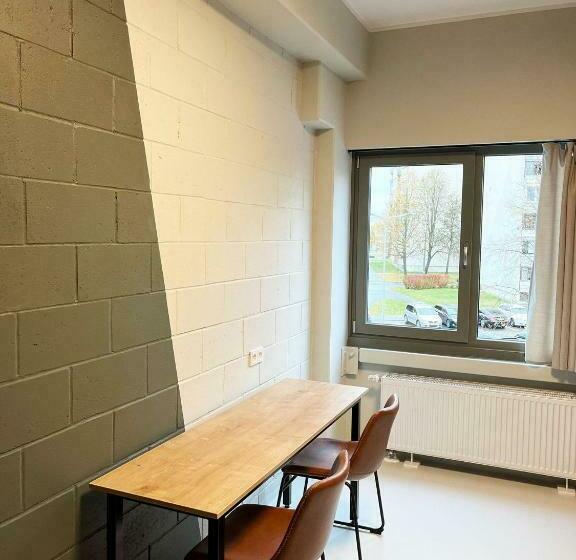 اتاق استاندارد چهارنفره با سرویس بهداشتی مشترک, Ring Sport Hostel