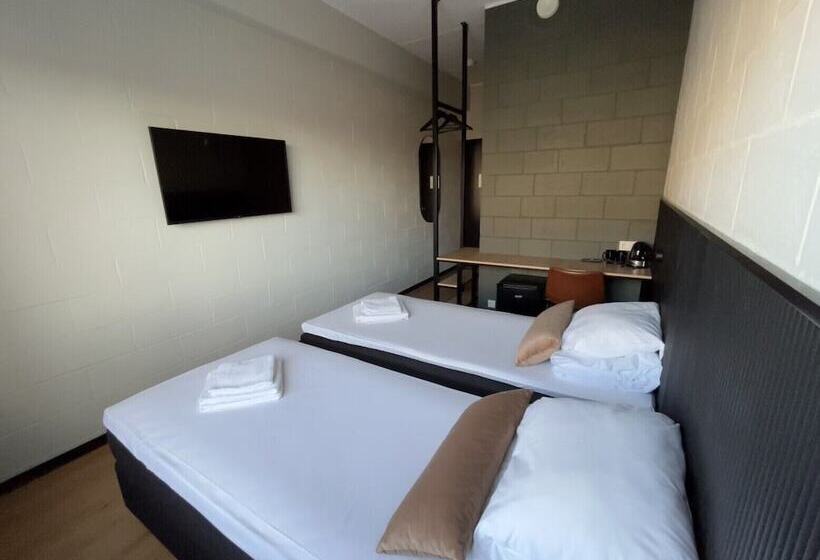 اتاق استاندارد, Ring Sport Hostel