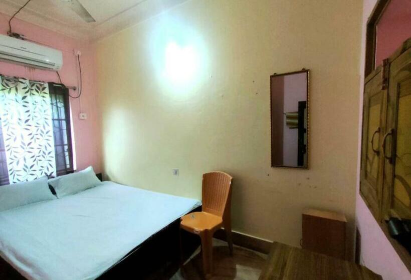 חדר אקונומי, Staymaker Rituranga   5 Mins Walk From Sonajhuri Haat