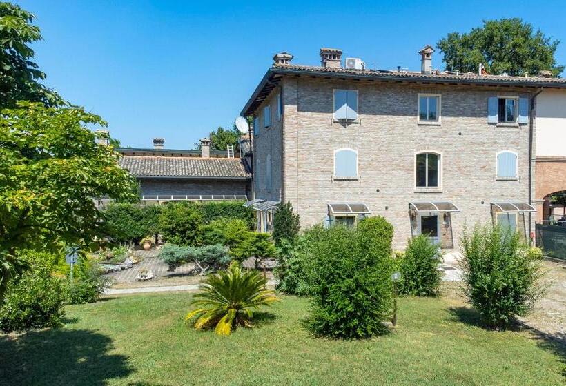 استودیوی استاندارد, Residence Antico Borgo
