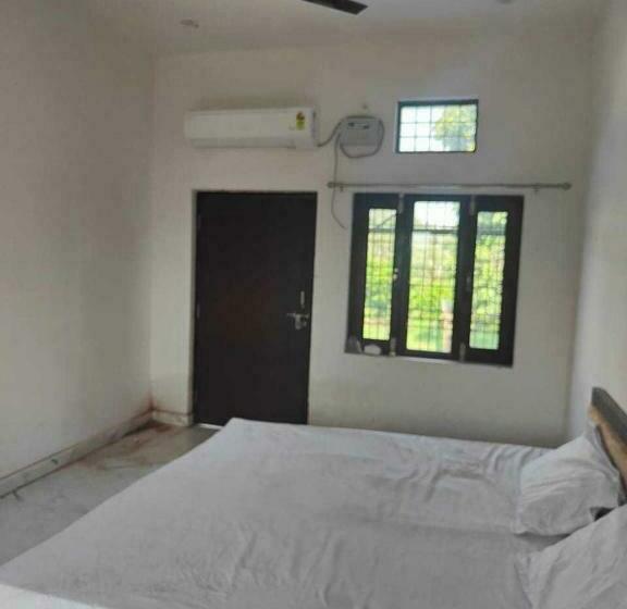 트리플 클래식 룸, Oyo 70136 Vrinda Inn