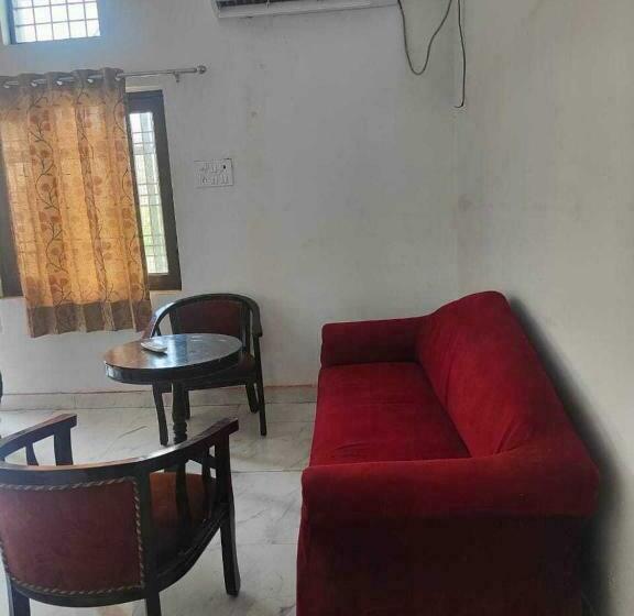 트리플 클래식 룸, Oyo 70136 Vrinda Inn