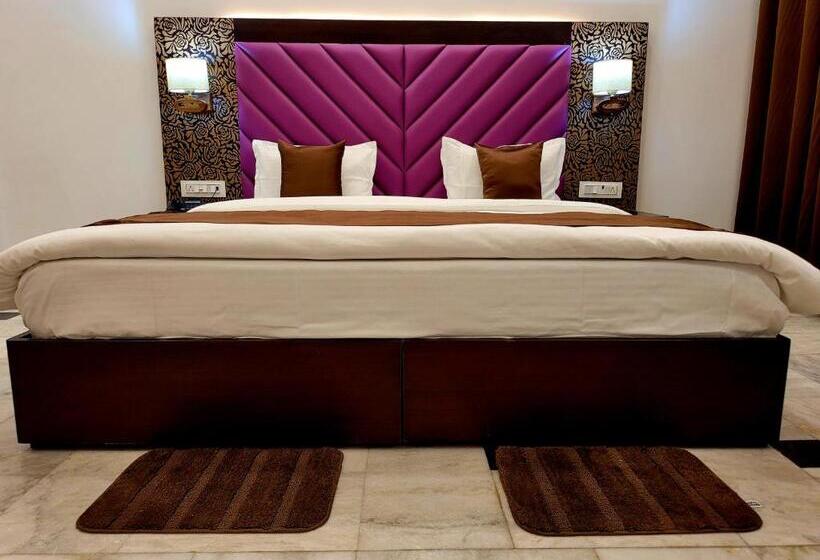 标准间, Solitude, The Boutique