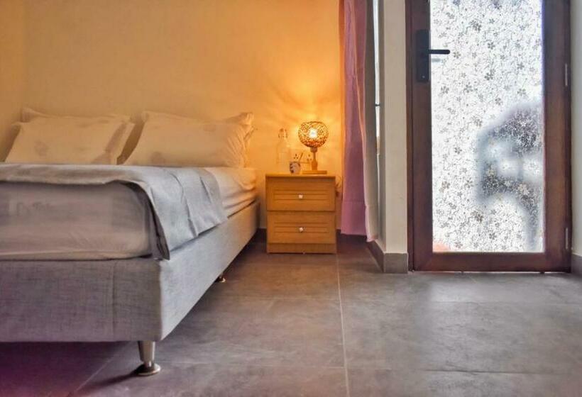اتاق استاندارد یک نفره, Travelrim Maldives