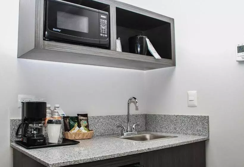سوئیت با تخت بزرگ, Holiday Inn Express Hotel & Suites Hermosillo, An Ihg
