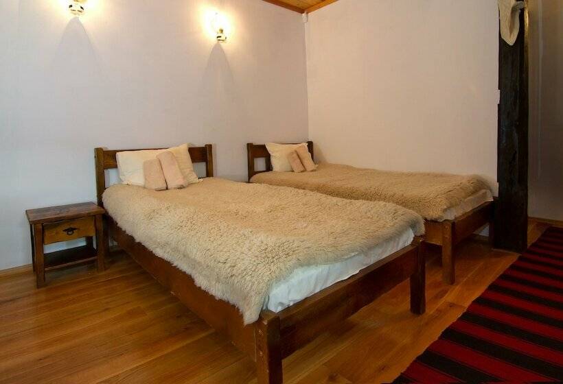 스탠다드 룸, Dedovite Kashti