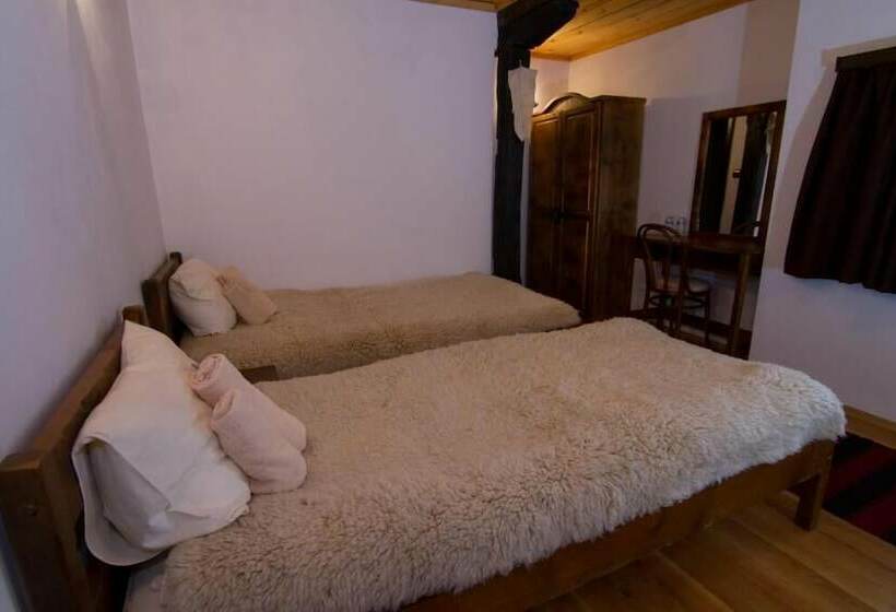 스탠다드 룸, Dedovite Kashti