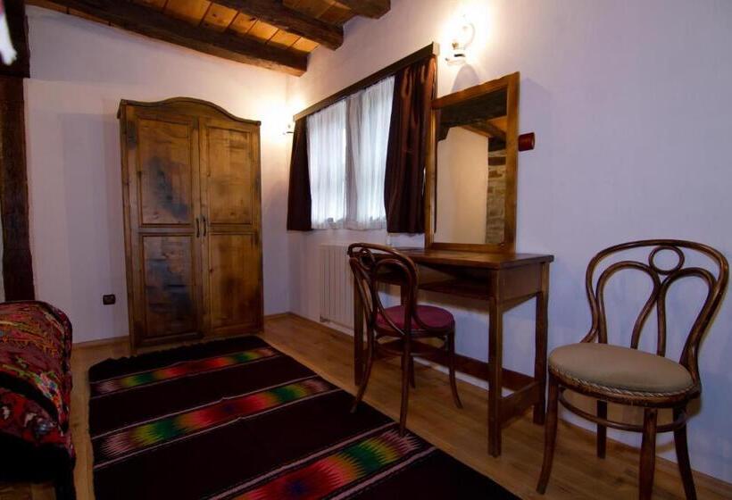 스탠다드 트리플 룸, Dedovite Kashti