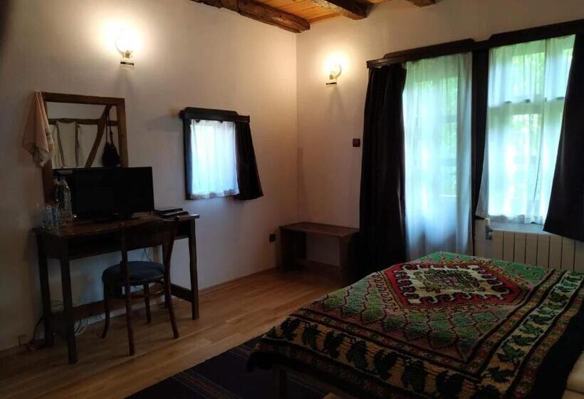 스탠다드 룸, Dedovite Kashti