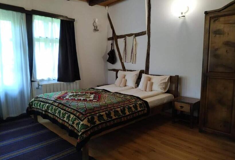 스탠다드 룸, Dedovite Kashti