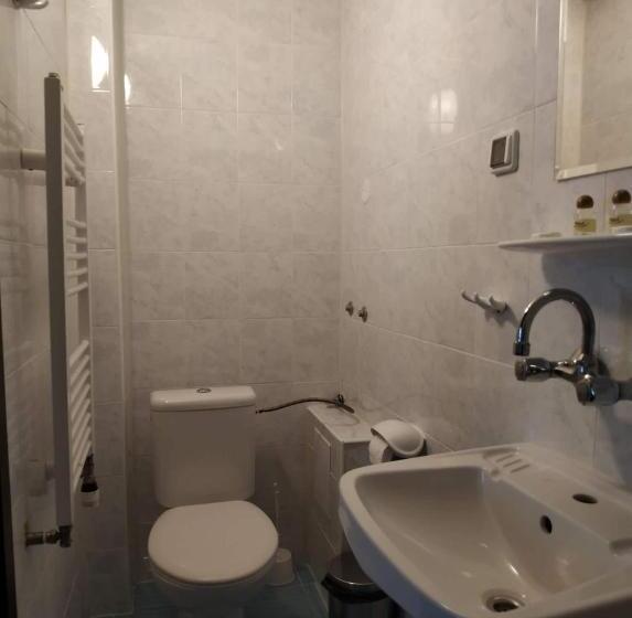 스탠다드 룸, Dedovite Kashti