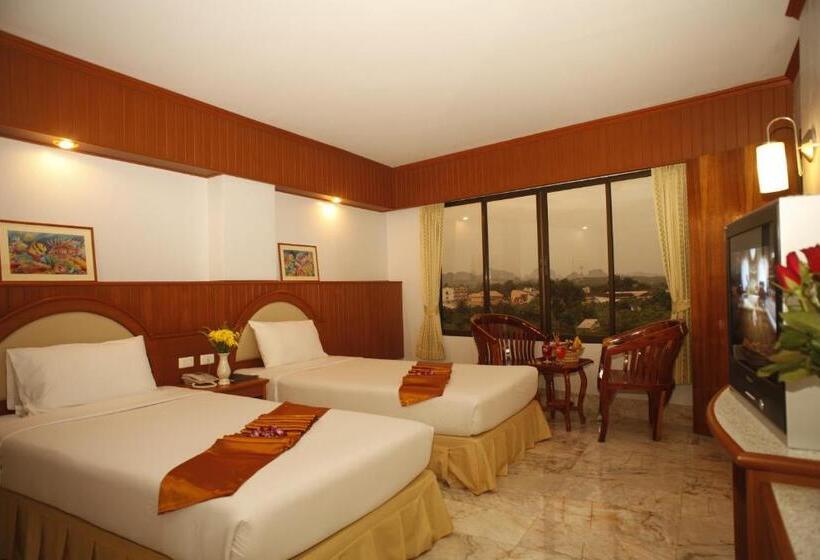 수피리어 룸, Boonsiam