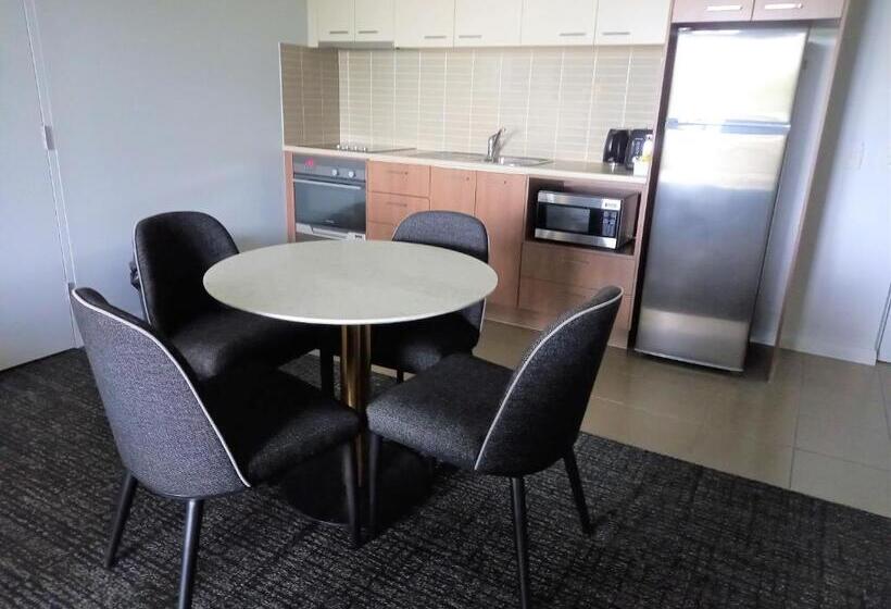 شقة غرفة واحدة, Hudson Parap