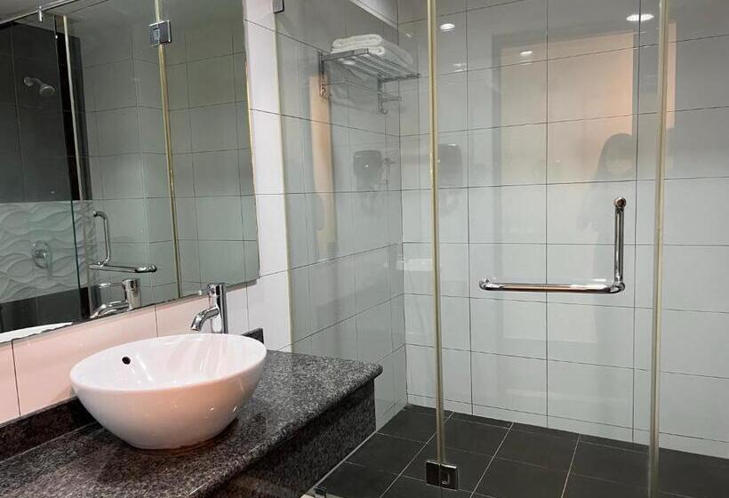 디럭스 룸, Ssl Traders